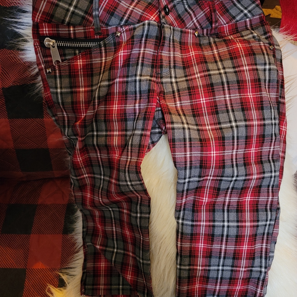 Rank Plaid Capri